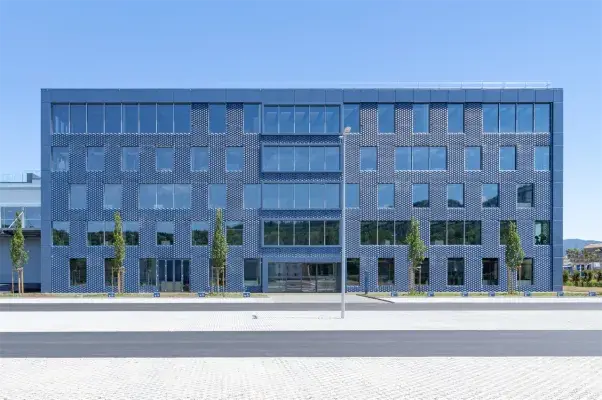 Übersicht der Fassade aus Streckmetall