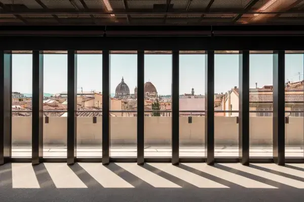 Abgehängte Decke des Saals mit Blick auf die Altstadt von Florenz